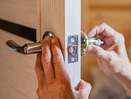 Меняется дверная ручка